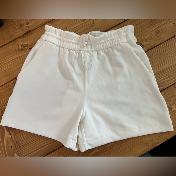 Lululemon Softstreme HR Short 4” - Picture 2 of 6